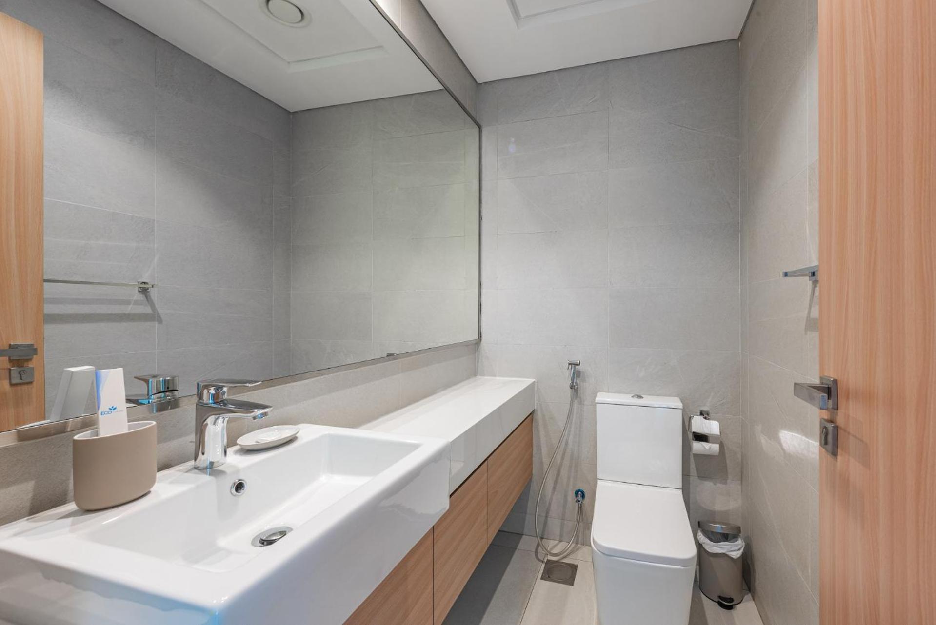 Апартаменты Cozy & Convenient 1Br Haven In Al Jaddaf Дубай Экстерьер фото
